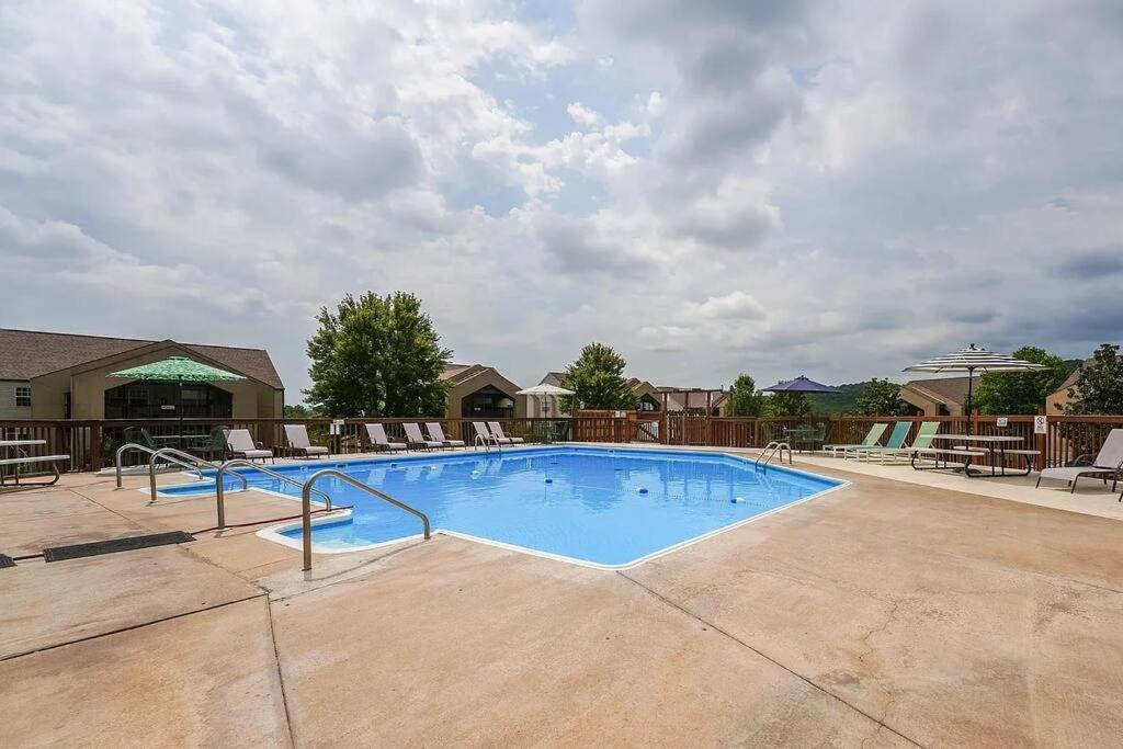 Modern Comfort: Updated Cozy Condo In Indian Point Branson Exteriör bild